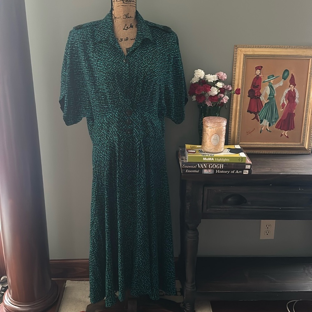 J.B. Too 1980s vintage dress. Size 14, measurements below.